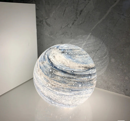 Lampada da Tavolo a Forma di Pianeta Luna, Regalo di Compleanno Creativo, Lampada da Notte a Tema Notte Stellata per Comodino, Lampada da Notte a Forma di Saturno per Camera da Letto