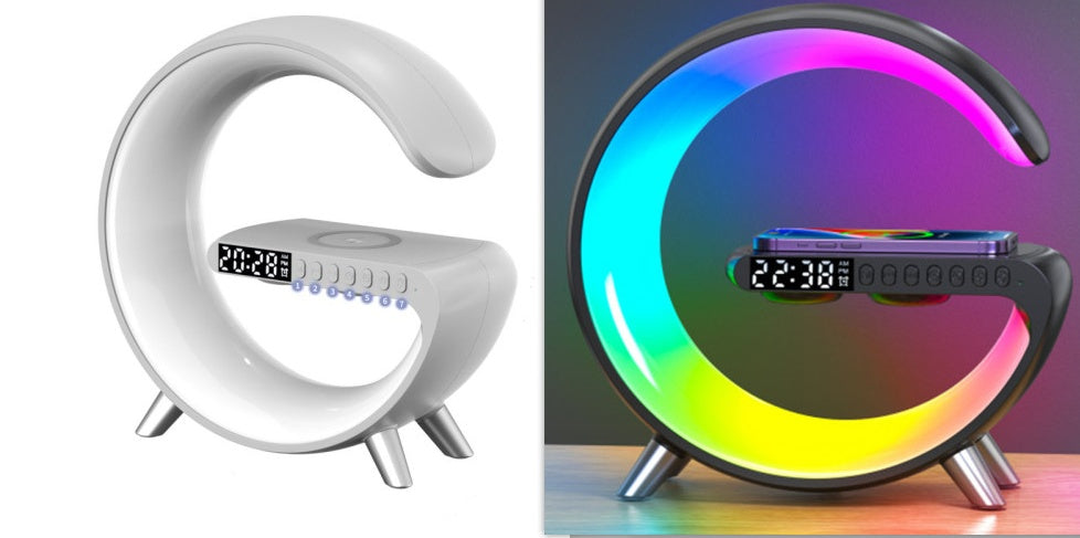 Nuova lampada LED intelligente a forma di G con altoparlante Bluetooth, caricabatterie wireless e controllo tramite app per camera da letto e arredamento domestico.